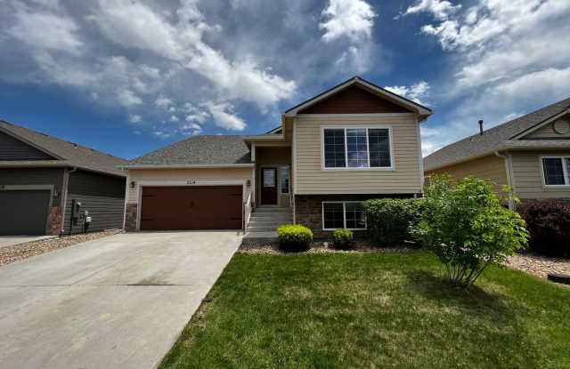 4 Bed 3 Bath House in NE Fort Collins - Maple Hill Neighborhood - 2514 Bar Harbor Drive, Fort Collins, CO 80524