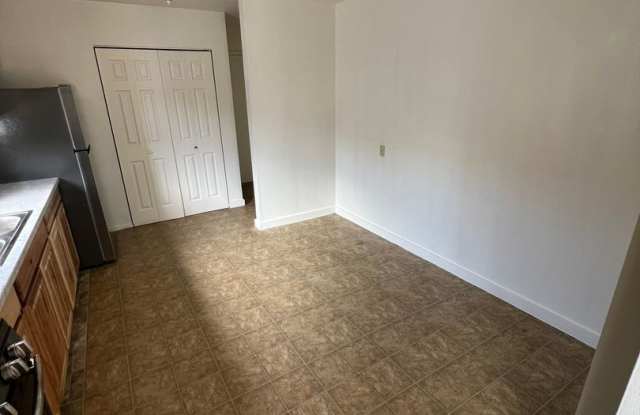 Oroville-3 bedroom 1 bath home, yard, newly refurbished. photos photos