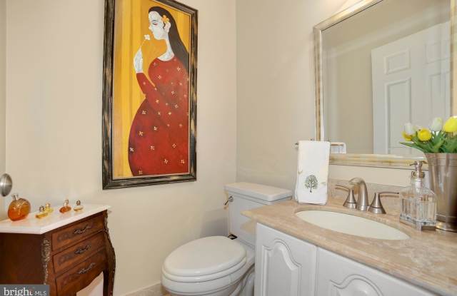3275 A SUTTON PLACE NW Gallery 4