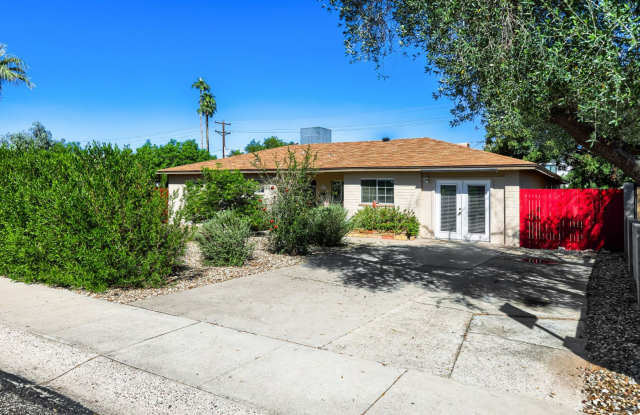 Spacious 4 bedroom house near Arcadia! Available NOW! Gallery 1