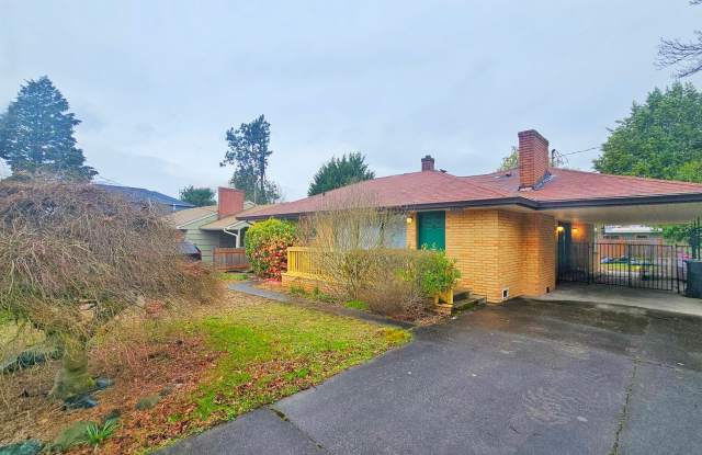 Charming 3 Bed 1 Bath Home in Kennydale photos photos
