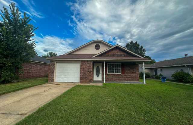 Come take a look at this 3-bedroom 2-bathroom home - 1114 North Louisville Avenue, Russellville, AR 72801