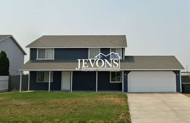 Charming 4-bedroom home with laundry and full kitchen, located near WA-17 and Grant County Mall! photos photos