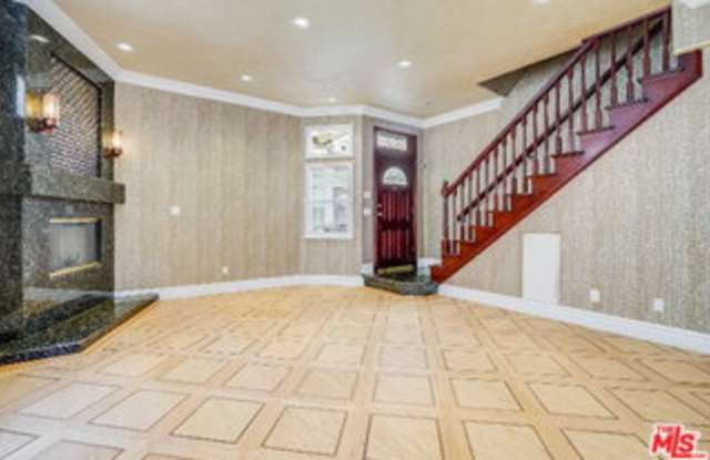4520 Fulton Avenue Gallery 4