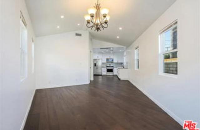 6147 Will Rogers Street Gallery 2