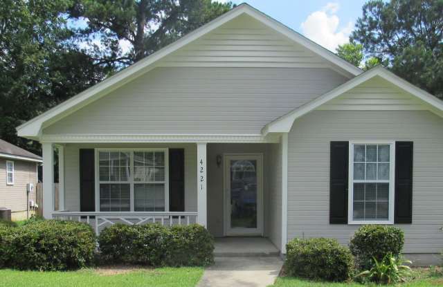Cute 3 Bedroom 2 bathroom home! - 4221 Hamilton Circle, Lowndes County, GA 31605