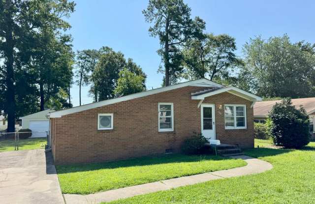 Settle in at 806 Carolina Street! photos photos