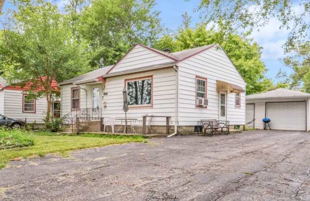 Charming 2BR House in Kankakee photos photos