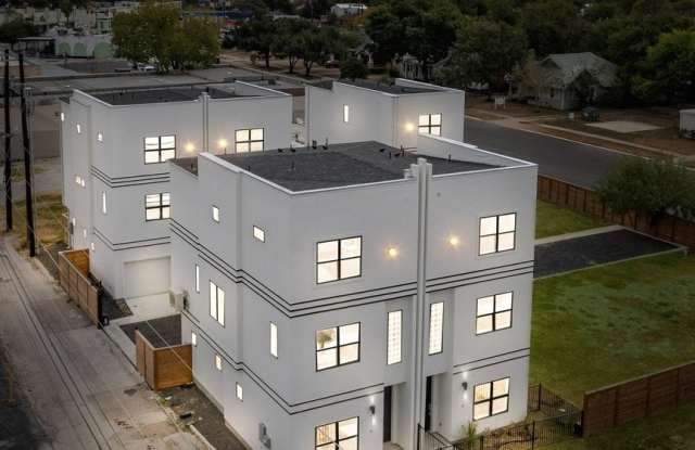 3214 N ELMENDORF ST photos photos