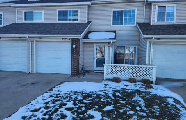 1325 Southeast Delaware Avenue - 1325 Southeast Delaware Avenue, Ankeny, IA 50021