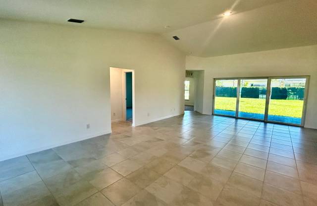 Spacious 4-Bedroom Cape Coral Home | Lawn care included Gallery 3