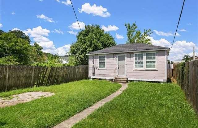 530 1/2 AVENUE D Gallery 1