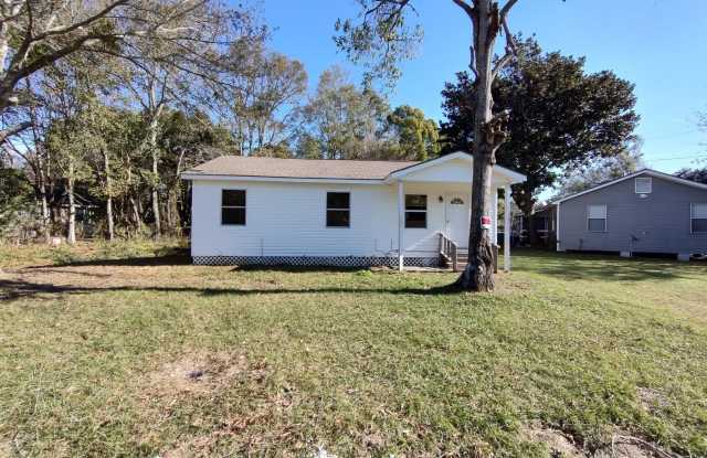 2208 E 24th Street - 2208 East 24th Street, Pascagoula, MS 39581