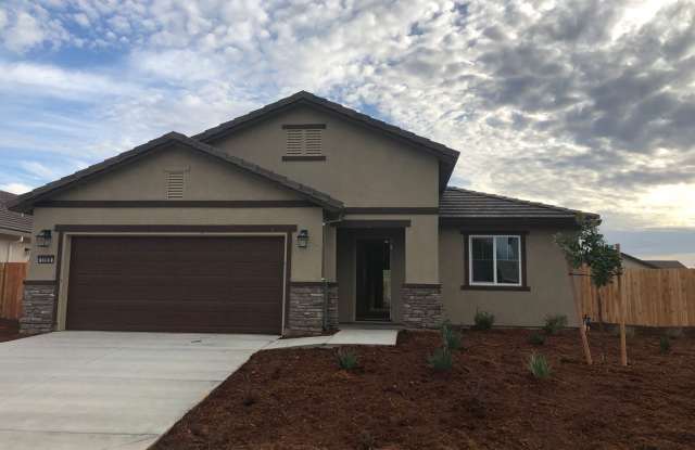 Newer 4 Bedroom Home in Plumas Lake Gallery 1