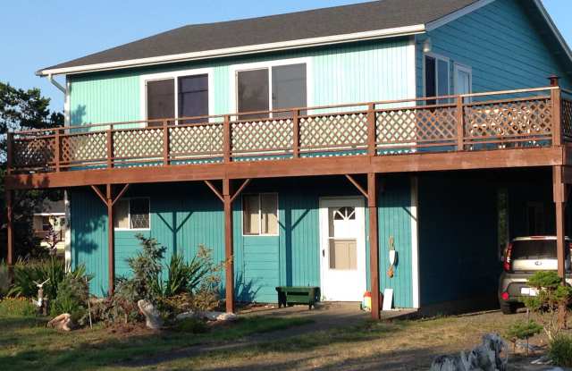 Ocean Park 2-Story Home, Deck with Views, Separate Living Spaces photos photos