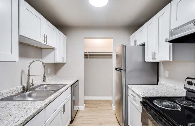 Canopy Collective | Pet-Friendly Apartments in Northeast Madison, WI 53704 Gallery 4