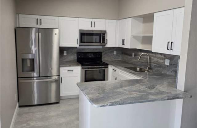 112 SW 35th Terrace Gallery 2