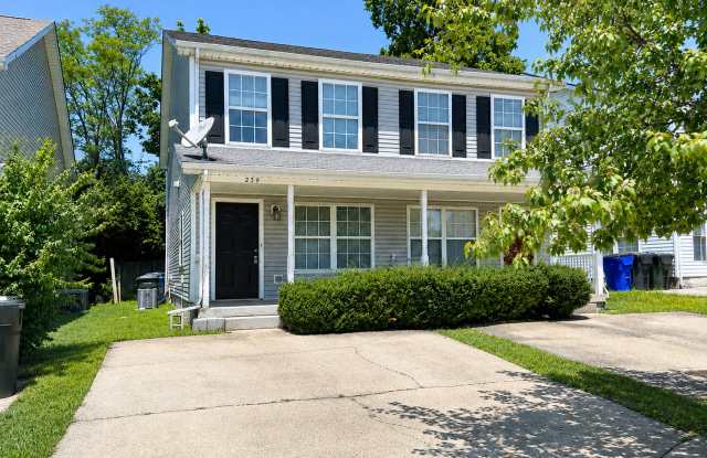 Beautiful Townhouse! All Electric, Washer/Dryer Included! Off-Street Parking, Convenient Location Gallery 1