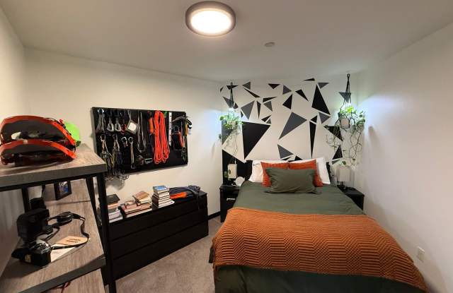 Upscale 1 bed 1 bath condo with EV charging garage parking in Ballard Gallery 3