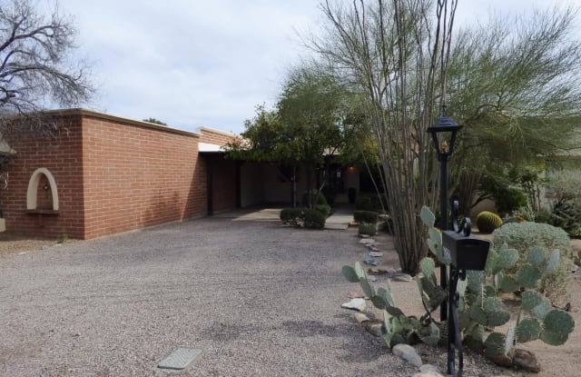 6322 N Calle De Adelita - 6322 North Calle De Adelita, Catalina Foothills, AZ 85718