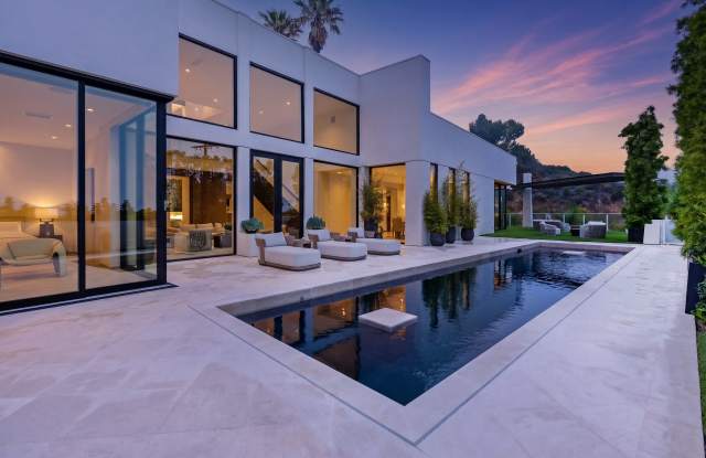 9405 Sierra Mar Pl Gallery 1