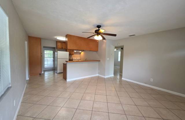 Three Bedroom Home Centrally Located Gallery 3