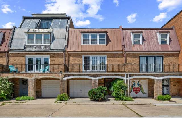 Renovated 3-Level Luxury Townhome with Private Garage Near The Wharf photos photos