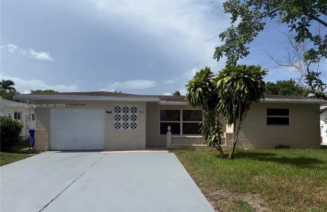 7215 NW 8th St photos photos