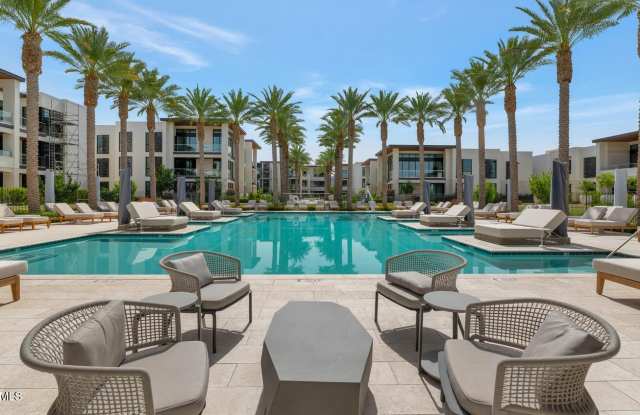 6587 N Palmeraie Boulevard Gallery 2