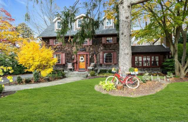 105 Academy Street - 105 Academy Street, Bayport, NY 11705