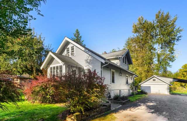 Beautiful 4bed/2bath Home in Historic Downtown Snoqualmie! Gallery 1