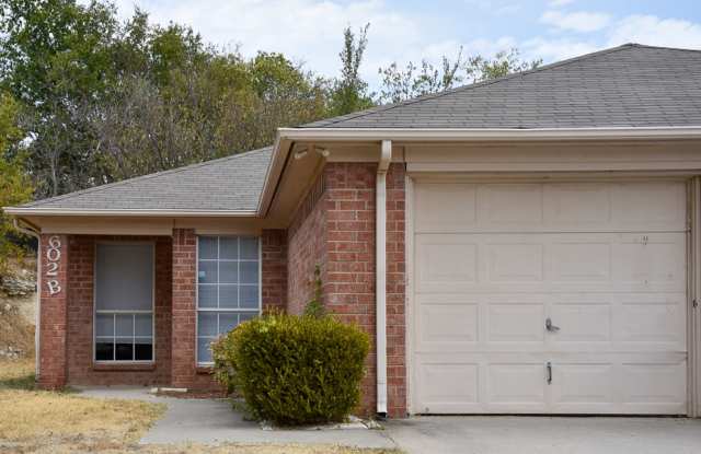 Spacious 3 Bedroom 2 Bath duplex Decatur TX photos photos