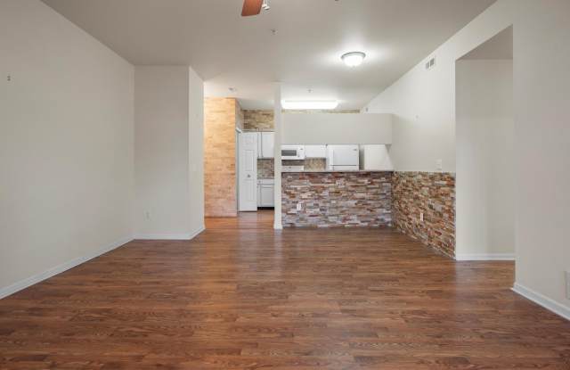 846 W Summerfield Gln Circle Gallery 2