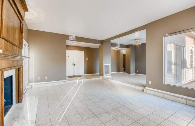 Immaculate 2 bedroom condo with all the appliances Gallery 4