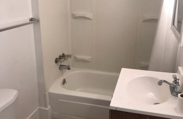 2 bedrooms 1 bath Gallery 4