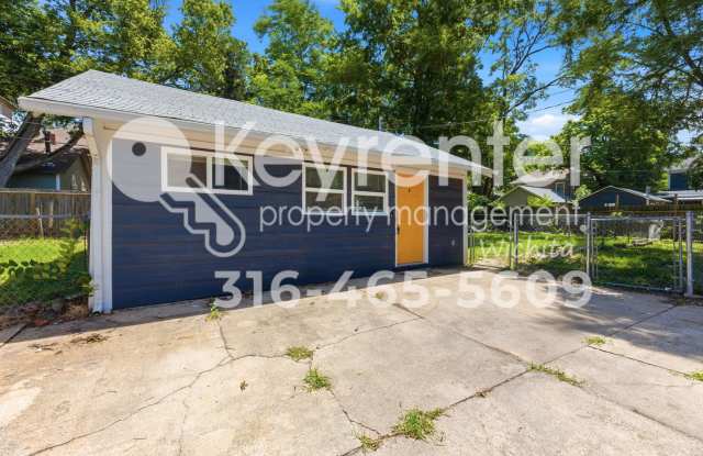 Cute 1 bedroom guesthouse in a great neighborhood, close to Wesley Hospital and local restaurants! photos photos
