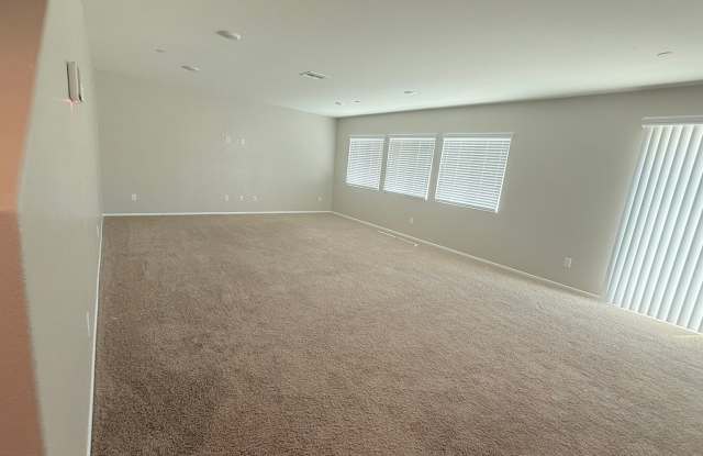 Beautiful Two Story Home, 3 Bedrooms, 2.5 Bathrooms, Solar Panels, Gallery 3