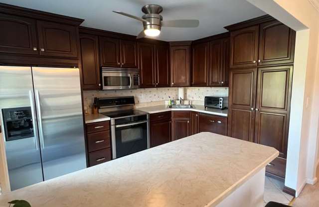 Robinson 2 Bed, 2.5 Bath Townhouse in Private Community - 566 Thorncliffe Drive, Allegheny County, PA 15205