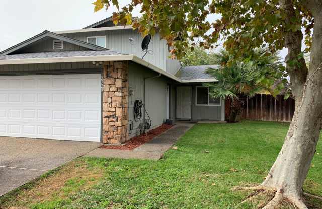 Super clean and move-in ready 3 Bedroom, 2 Bath!! - 2729 Ceres Avenue, Chico, CA 95973