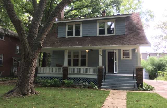 AVAILABLE NOW FOR JULY 2025! Large house near KRANNERT! - 903 South Busey Avenue, Urbana, IL 61801