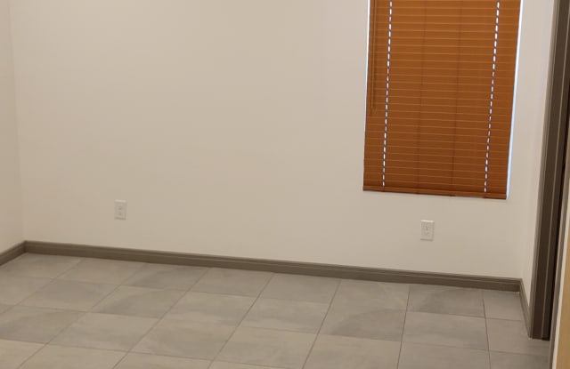 1305 E Hibiscus Ave Gallery 2