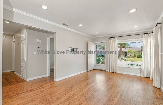 Beautiful 3 Bedroom Lakewood Home with Updated Kitchen Gallery 4