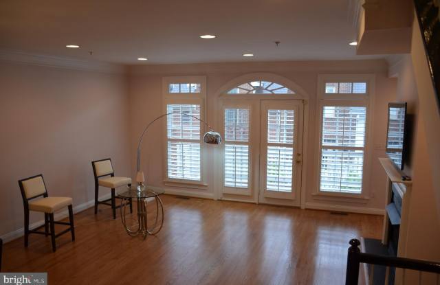 1220 ROUNDHOUSE LANE Gallery 2