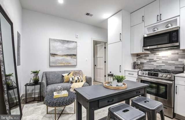 256 15TH Street SE unit: 3 photos photos