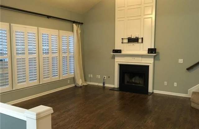 500 Papillion Trace - 500 Papillion Trace, Woodstock, GA 30188