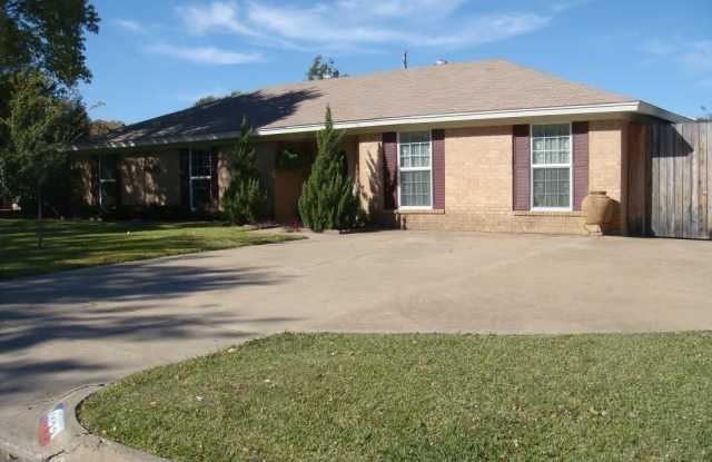 1033 Kane Street - 1033 Kane Street, Benbrook, TX 76126