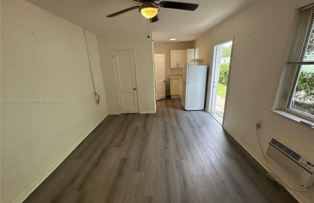 480 SW 10th St photos photos