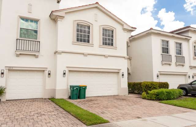 UNFURNISHED ANNUAL**MOTIVATED LANDLORD** FALLS OF PORTOFINO ** 4 BED / 2.5 BATH TOWN HOME - NORTH NAPLES photos photos