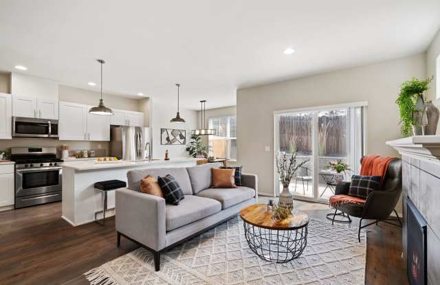 3 Bedroom Pet Friendly Townhome Gallery 1