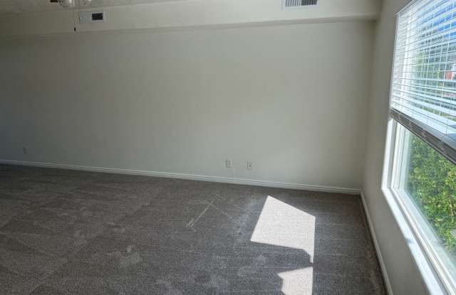 Stunning Townhome! Gallery 3